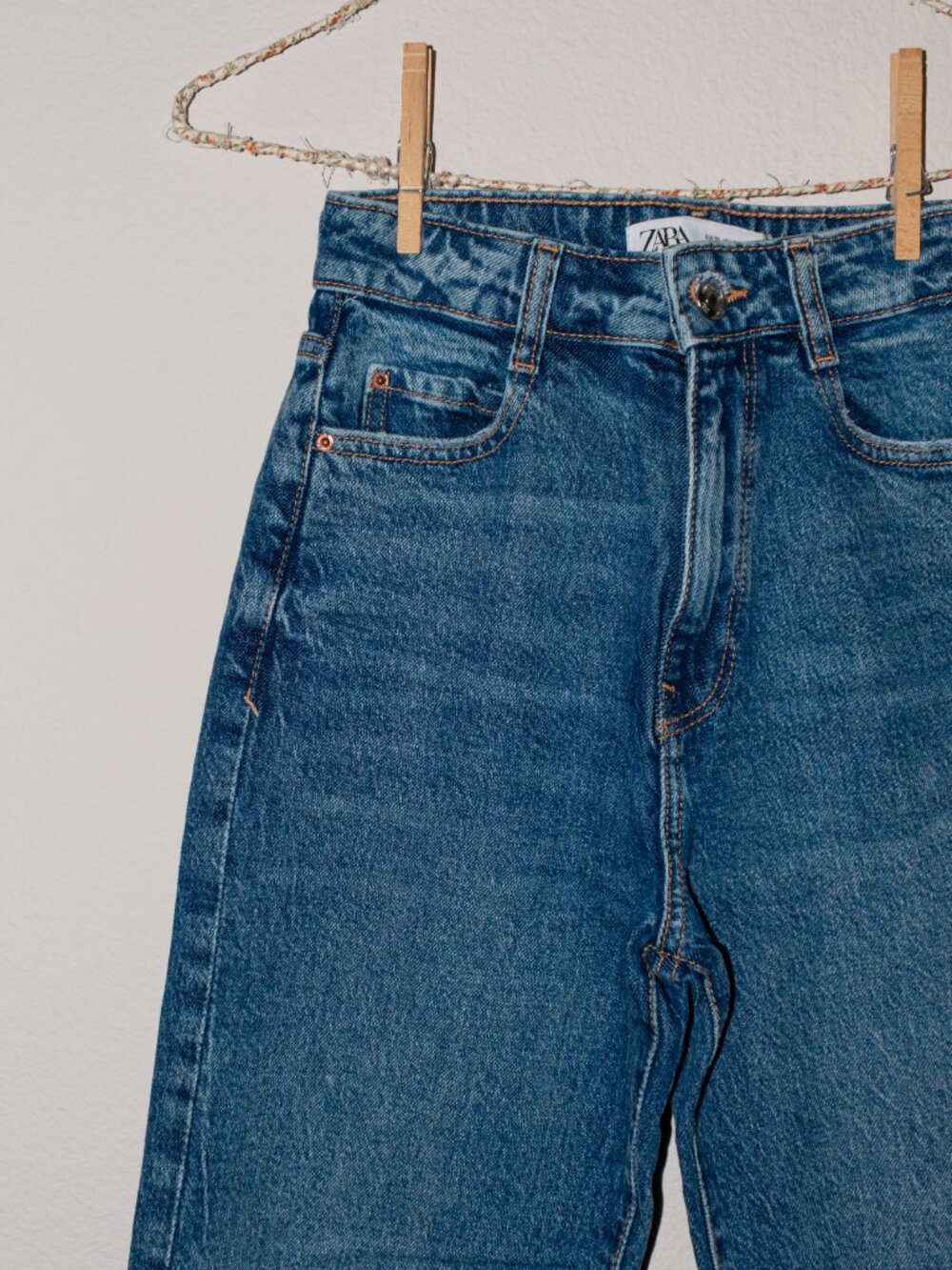 Zara High Rise Slim Mom Leg Jeans - Picture 3 of 4